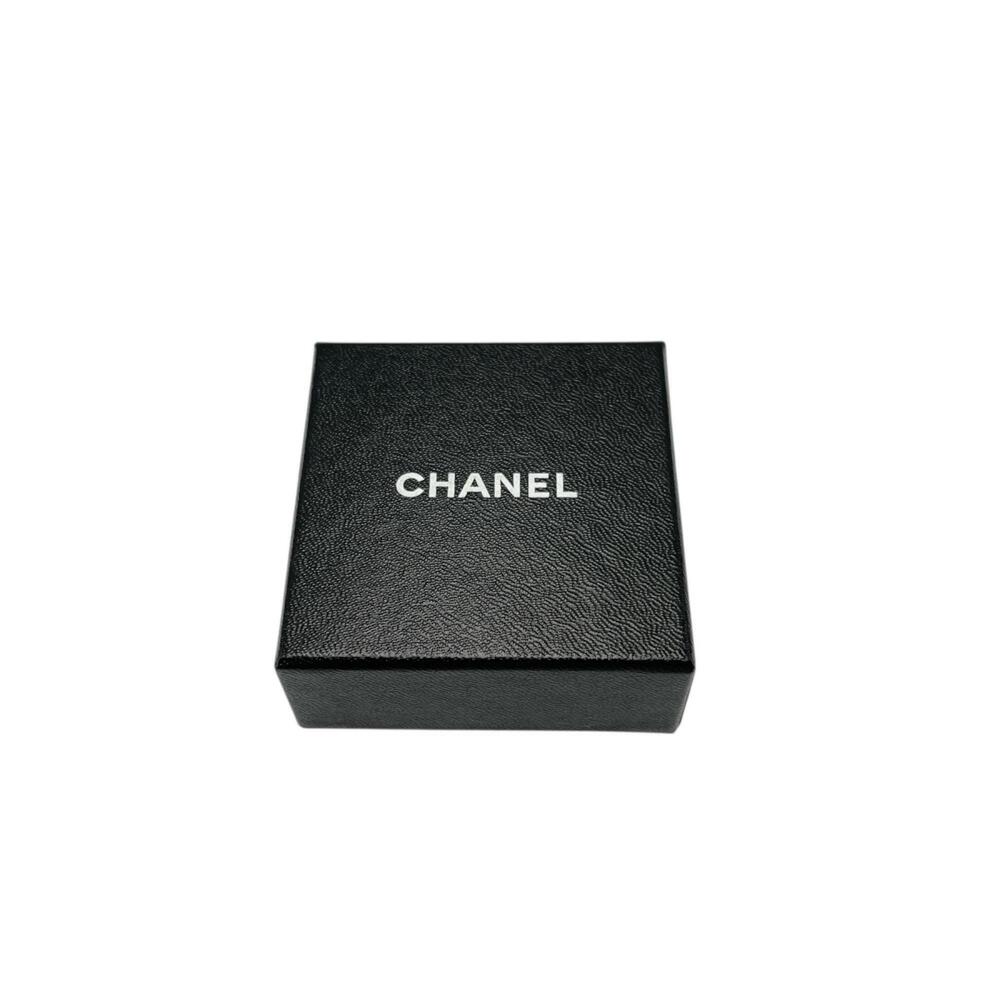 CHANEL Vintage Gold Logo Earrings - Picture 6 of 6
